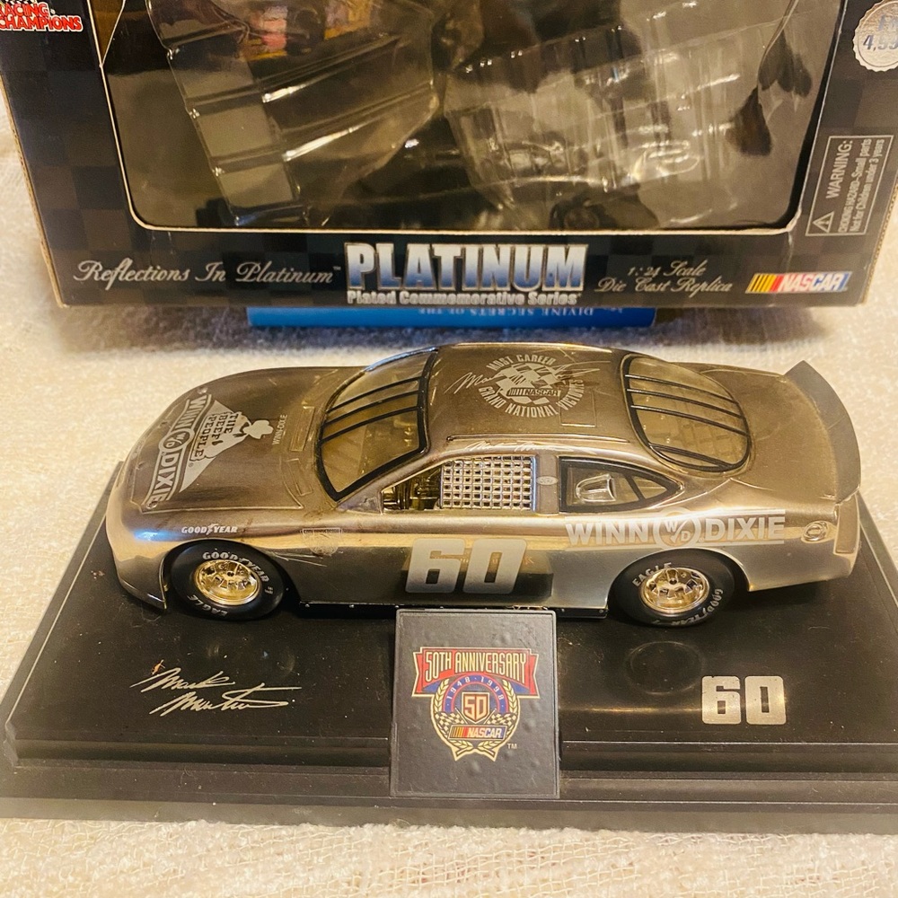 Racing Champions NASCAR Platinum 1:24 Die Cast Mark Martin Car LE Collectible